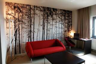 Отель Ramada Plaza Bucharest Бухарест Люкс с 1 кроватью размера «king-size» и доступом в спа-центр и представительский лаундж-3