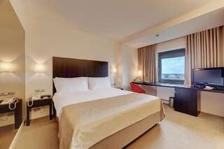 Отель Ramada Plaza Bucharest Бухарест Номер Делюкс с 1 кроватью размера «king-size» и доступом в спа-центр-6