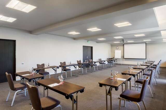 Отель Ramada Plaza Bucharest Бухарест-20