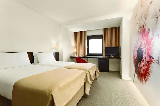 Отель Ramada Plaza Bucharest Бухарест-24