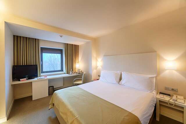 Отель Ramada Plaza Bucharest Бухарест-27